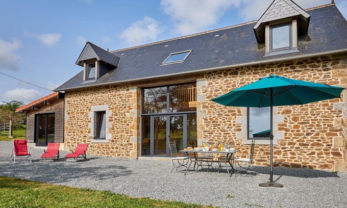 Saint-Aubin-de-Terregatte House | Stunning private villa for 6 people with WIFI, TV, terrace and pets allowed