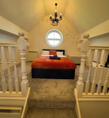 St Helens Apartment | St Helens Apt Near Town Center & Theater, Free Parking & WiFi