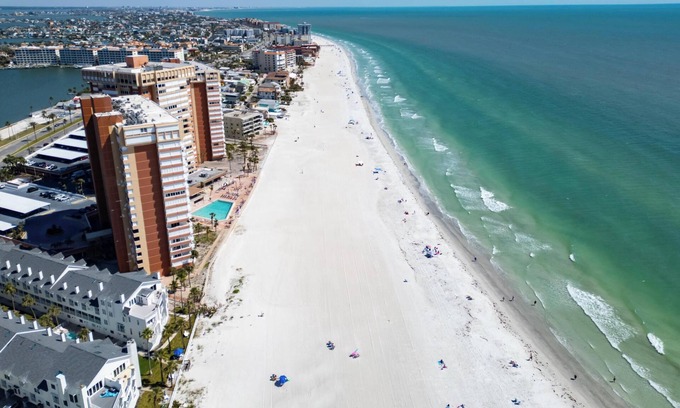Sunset Reef House | Start vacationing the Florida Lifestyle way, ON THE BEACH!