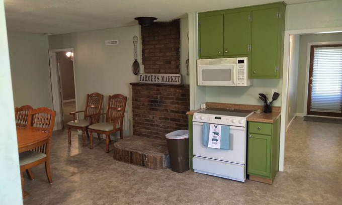 Johnson County House | Stay and play, home on private lake and acreage