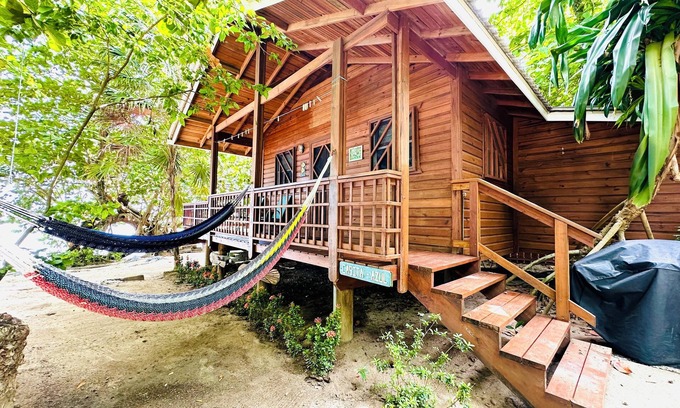 Antoneys Cay Apartment | Stay & Dive! Ocean front, Cozy Casita steps to the waters edge!