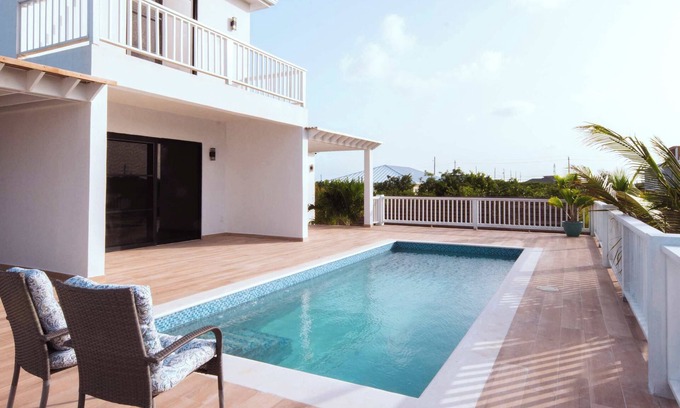 Leeward Settlement Apartment | Stay in a Long Bay Beach Villa with a Shared Pool