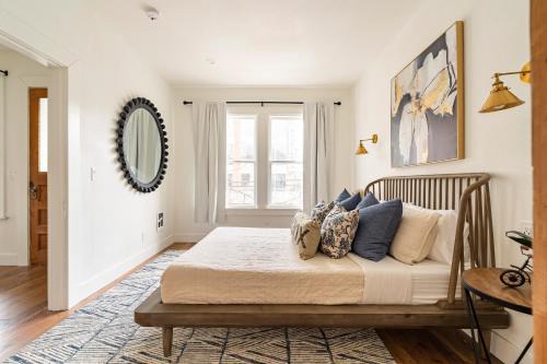 Uptown Apartment | Stay Portland - 3BR - Sleeps 6 - Steps to NW 23rd - Fast WiFi