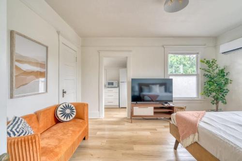 Irvington Apartment | Stay Portland - The Sullivan's Gulch Retreat - 94 Walk Score