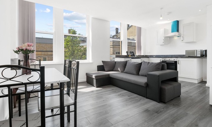 Bradford Apartment | Stay Smiling- Bradford City Centre