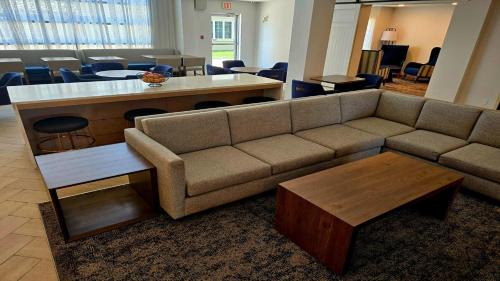 Calgary Hotel | Staybridge Suites - Calgary Airport by IHG