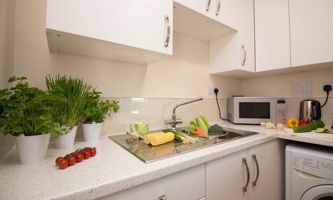 Southampton City Centre Apartment | Stayzo Castle Penthouse 18- A Clean Fresh Modern Apartment With Free Wi-fi