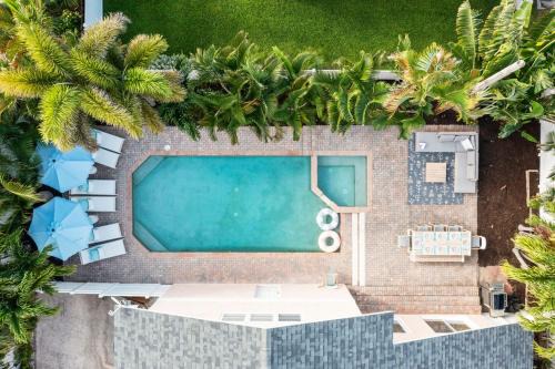 Palm Beach Shores House | Steps 2 Beach Poolspa Game Room Pool Table