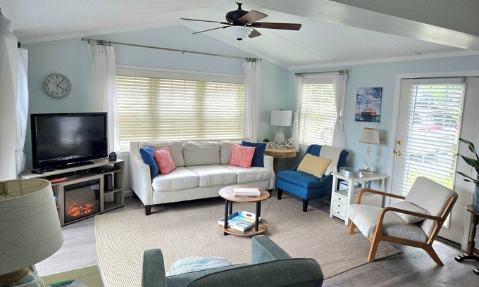 Dunkirk Cottage | Steps from the beach, Lakeview with Hot Tub
