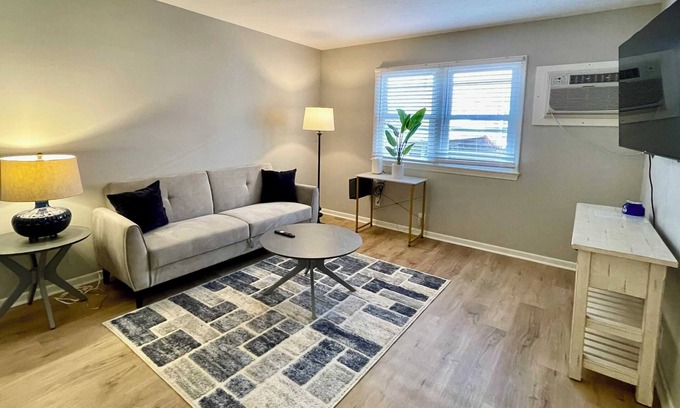 Joslyn Castle Apartment | Steps From UNMC, Dining, Explore Midtown