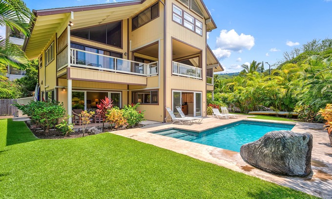 Keauhou House | Steps to Keauhou Bay! Great Water Access! Pool! Foosball table!