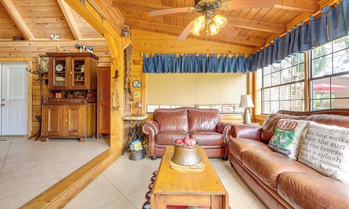 Okeechobee Cabin | Steps to Lake Okeechobee: Cabin w/Pool Access!