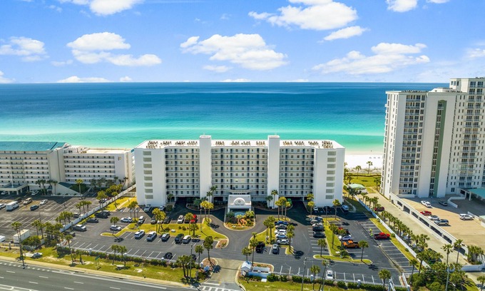 Destin House | Sterling Sands Resort by Panhandle Getaways