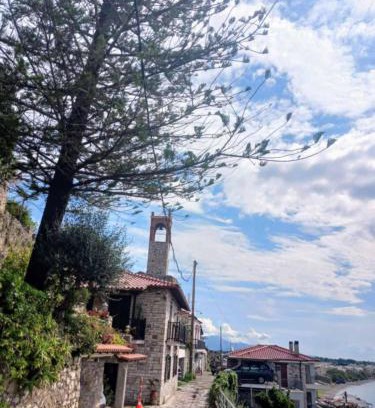 Gefira Mpania Apartment | Stone Clock's House