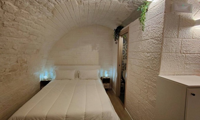 Castellana Grotte House | Stone cottage in the historic center
