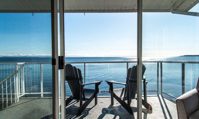 Campbell River House | Stories Beach Surf House