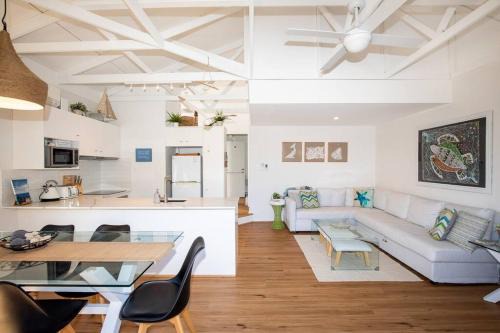 Point Lookout Apartment | Straddie Breeze + beachside + pool + wifi