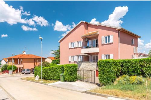 Dajla Apartment | Strandnahe Ferienwohnung Mit Großem Garten