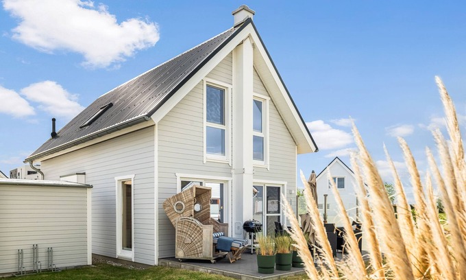 Olpenitz House | Strandweh - fireplace, shower, infrared sauna, terrace, beach chair, parking space