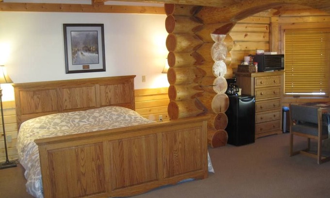 Viola Apartment | Striking 650 sq. ft. private suite on the main floor of an amazing modern log home.