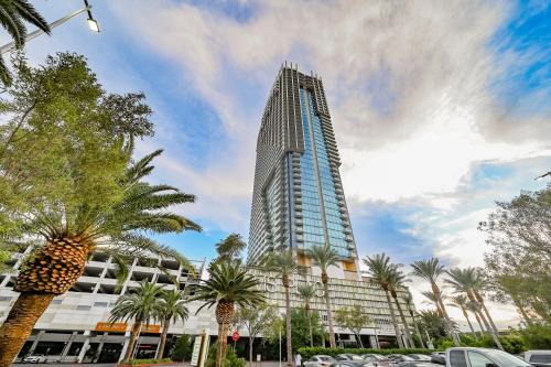 Las Vegas Apartment | StripViewSuites Ultimate Luxury Penthouses Full Strip View & Balcony