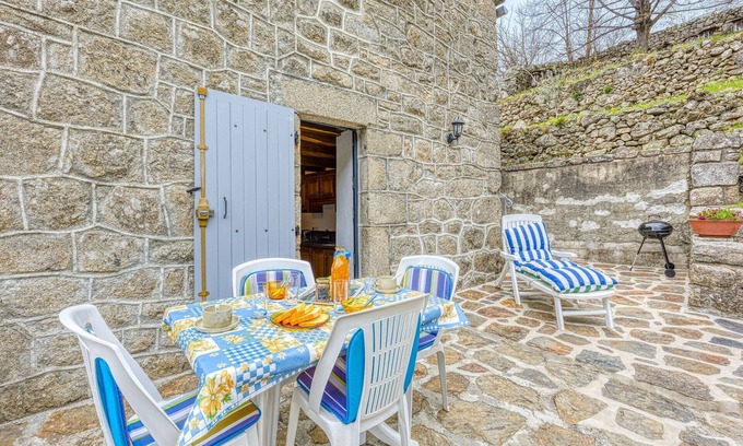 Sainte-Marguerite-Lafigere House | Stunning private villa for 4 guests with TV, terrace and panoramic view