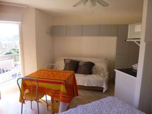 Lamalou-les-Bains Apartment | studio 23m² avec lit fixe en 140 et canapé clicclac