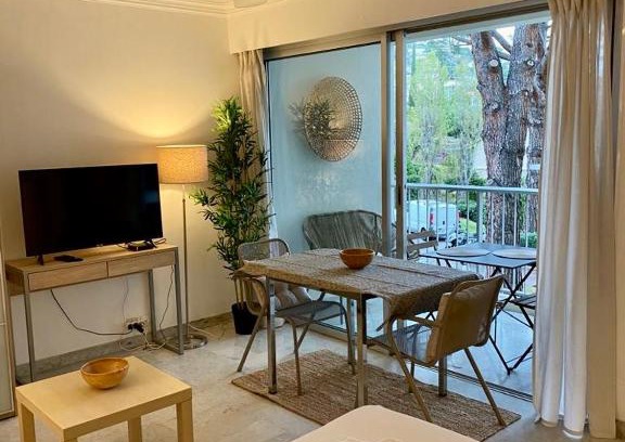 Golfe Juan Apartment | Studio 5 minutes Cannes et plages, terrasse, piscine