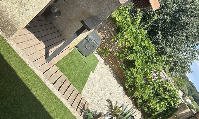 Chusclan Apartment | Studio 55m2