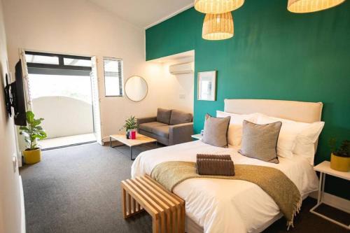 Hermanus City-Centre Apartment | Studio 7, Hermanus Waterfront