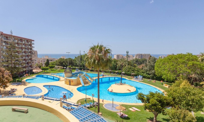 Benalmadena Costa Apartment | Studio Apartment 'Estudio Ed Jupiter Benalmadena' with Sea View, Wi-Fi and Shared Pool