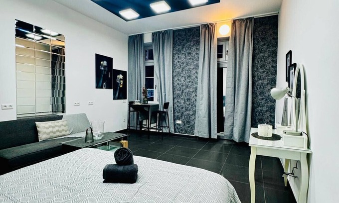 Neulerchenfeld Apartment | Studio Apt. For 3P; 15-Minutes to Rathausplatz