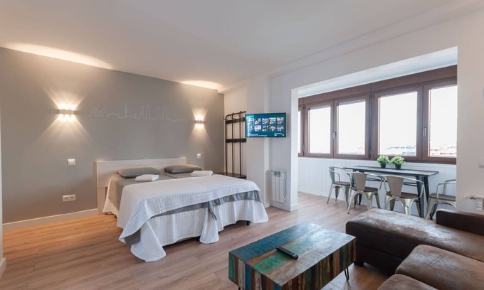 Entrevias Apartment | **** Studio AtochaPlanetario WiFi A/C ****