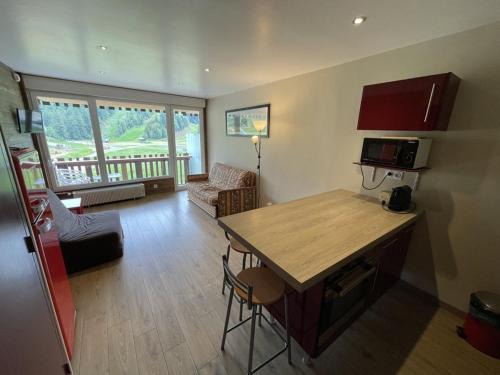 Laveissiere Apartment | Studio avec balcon, cuisine équipée et Wi-Fi au Lioran - FR-1-787-70