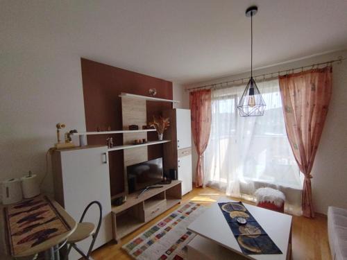 Alipasin Most Apartment | Studio - Bee Happy