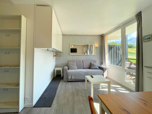 Les Menuires Apartment | Studio cabine rénové avec cuisine équipée aux Menuires - FR-1-452-2