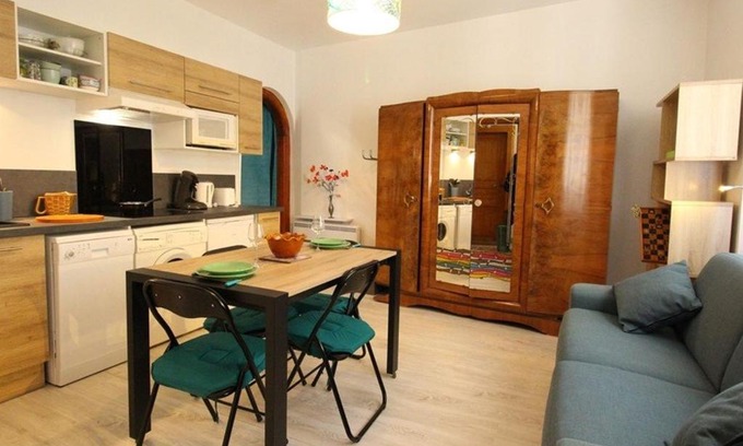 Bagneres-de-Luchon Apartment | Studio central cosy pour 2 pers, proche télécabine et thermes, équipé WiFi - FR-1-313-191