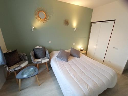 Rochefort Apartment | Studio confort proche cure et port de plaisance