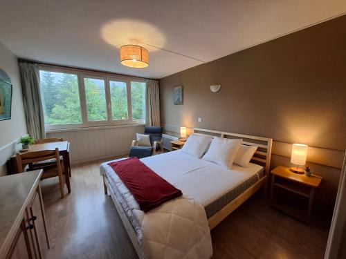 Laveissiere Apartment | Studio confortable Grand lit Queen Parking