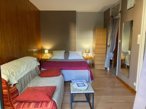 Brides-les-Bains Apartment | Studio Cosy 1* avec Balcon, au Centre de Brides-les-Bains, 2 Pers, Proche Thermes et Télécabine - FR-1-512-253
