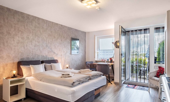 Schoenwald Apartment | Studio 'Morgensonne' with Private Terrace and Wi-Fi