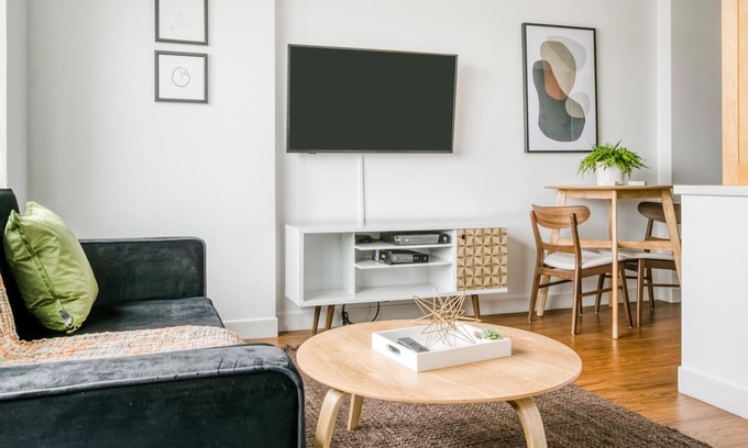 Mid-Market Apartment | Studio in SoMa, near BART + Top Tech HQs