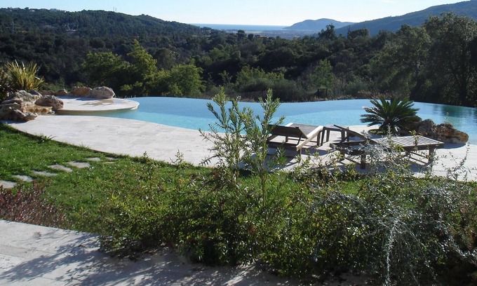 Auribeau-sur-Siagne Apartment | Studio in villa, around Cannes, sea view terrace