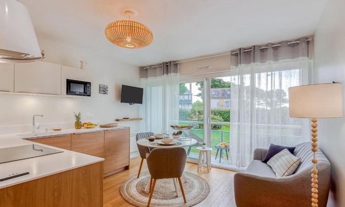 Carnac Apartment | Studio La Cormorane-6 by Interhome