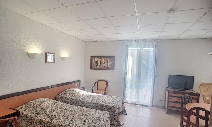 Lamalou-les-Bains Apartment | Studio Lamalou-les-Bains, 1 pièce, 2 personnes - FR-1-451-48