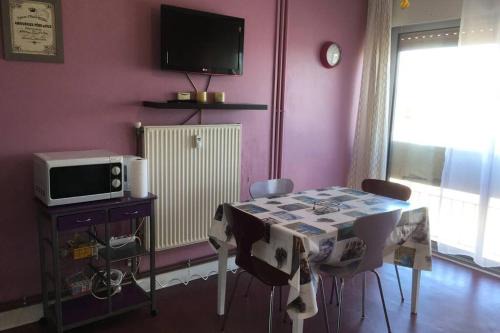 Balaruc-les-Bains Apartment | Studio meublé 28m2 vue côté Balaruc centre et massif de la Gardiole