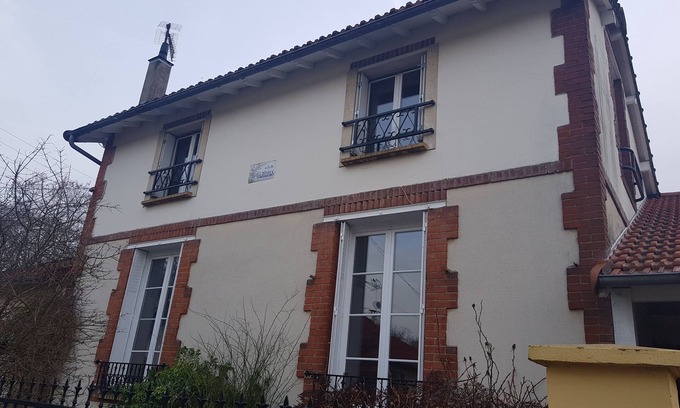 Trappes Apartment | Studio near Saint Quentin en Yvelines, Versailles and Paris
