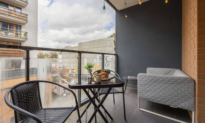 Praga Apartment | Studio Near The PGE Stadium by Renters