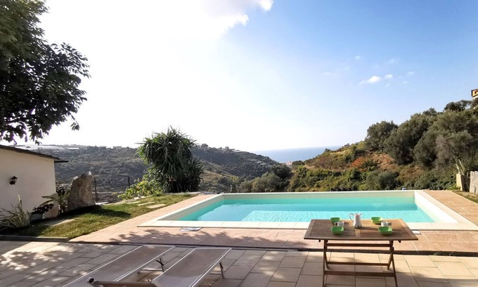 Pompeiana Apartment | Studio Pelagos - Studio Apartment, Sleeps 3