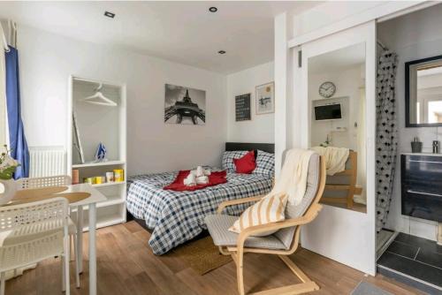 Puteaux Apartment | Studio Puteaux Paris-Defense by Servallgroup
